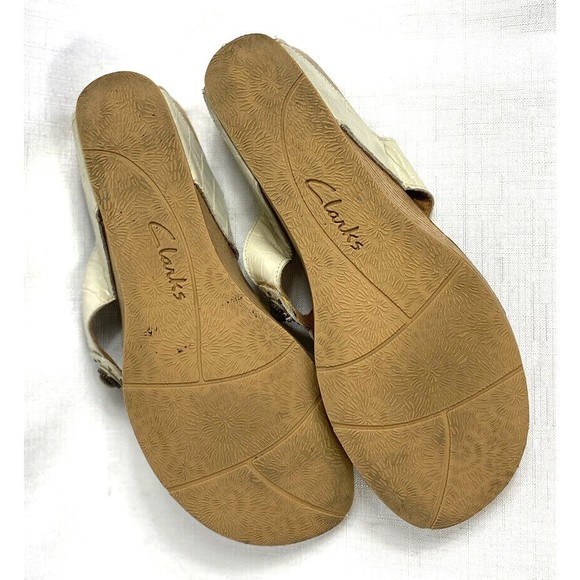 clarks thong sandals